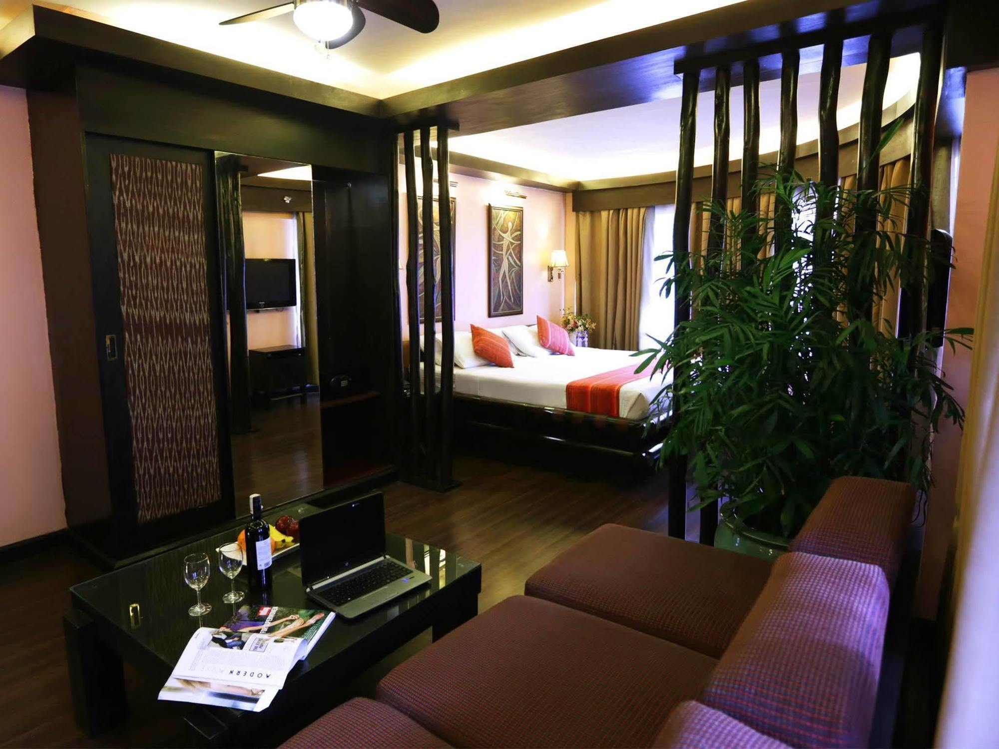 Best Western Hotel La Corona Manila Esterno foto